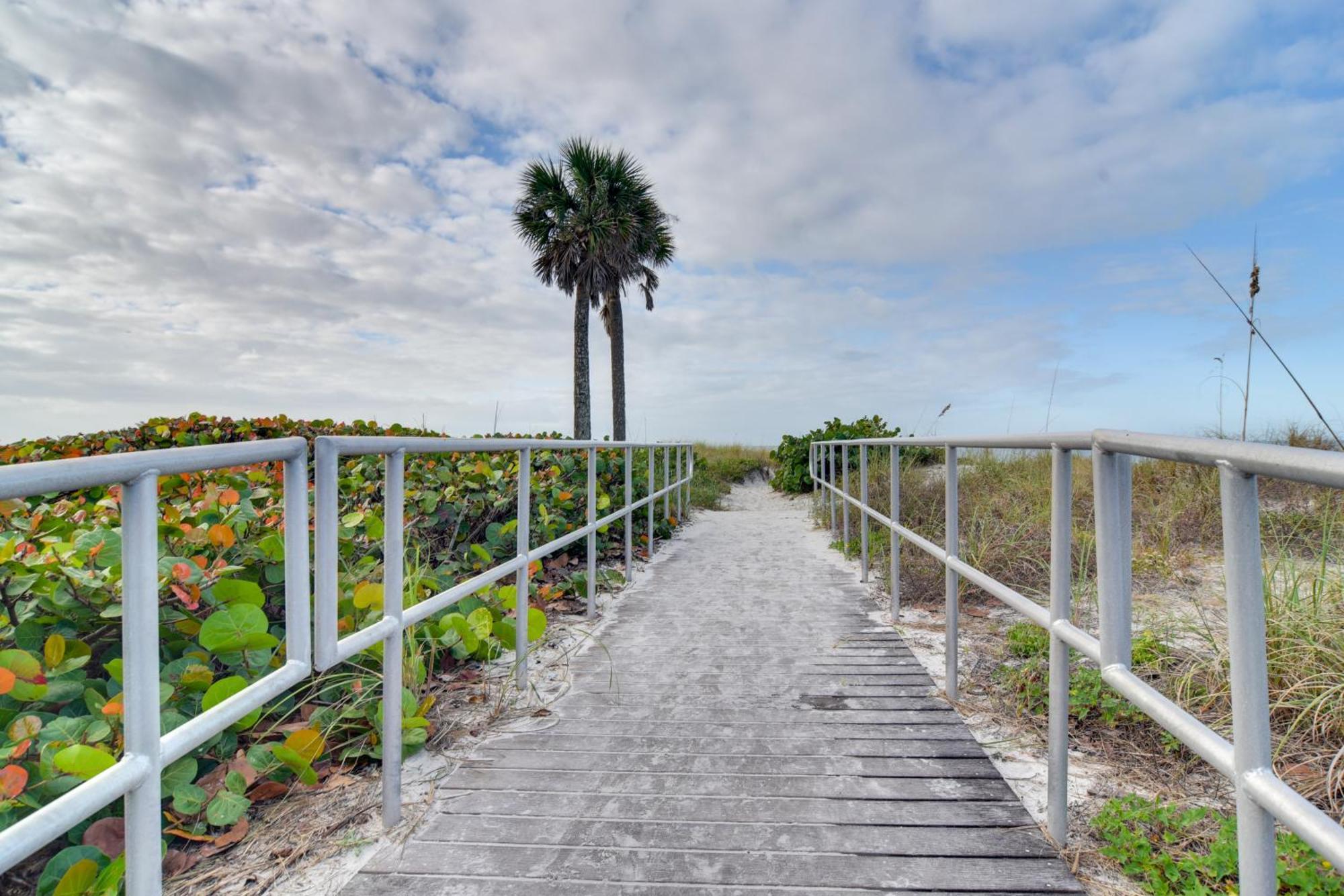 Condo With Community Pool - Walk To Madeira Beach! St. Pete Beach Exterior photo